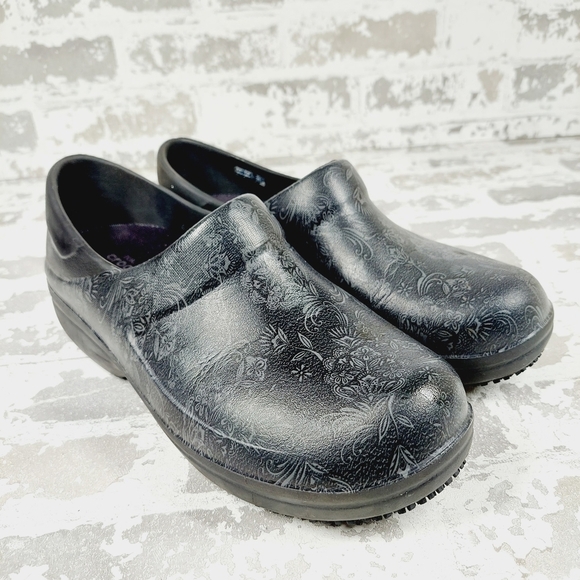 Crocs Women's Neria Pro Graphic  Black Floral Slip On Comfy Work Clogs H835 - Picture 4 of 13